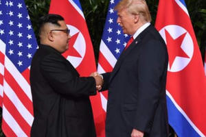 Ông Trump cho ông Kim Jong-un số điện thoại riêng