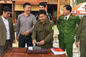 Chủ nhà hàng trả lại chiếc túi xách chứa nửa tỷ đồng tiền mặt