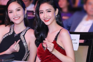 “Chị em” Á hậu Hà Thu- Diệu Linh đẹp kiêu sa trên thảm đỏ