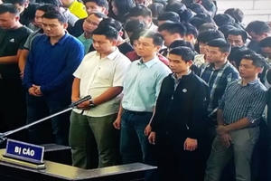 Xử phạt 9 năm tù và 100 triệu đồng với cựu tổng cục trưởng Phan Văn Vĩnh