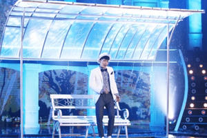 Màu mắt nhung của Chi Dân khiến khán giả xao xuyến bất chấp thời gian