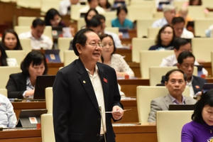 Cắt giảm nhiều loại chứng chỉ 'hành' cán bộ, công chức