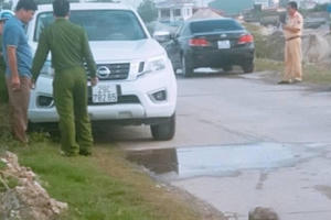 Nam Định: Thượng uý công an tử vong trong chiếc ôtô trên bờ đê