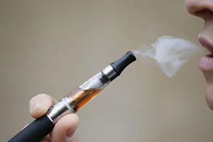 Thuốc lá điện tử làm gia tăng bệnh tim