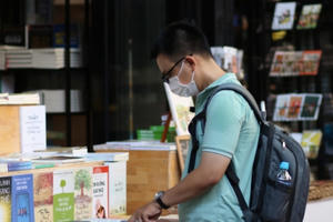 TP HCM: Nhiều người dân 'làm lơ' khẩu trang nơi công cộng