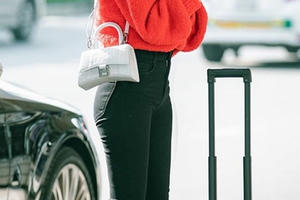 Ngọc Trinh đụng hàng áo hiệu với Jennie (Black Pink), body và thần thái chẳng kém ai