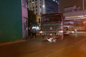 Tai nạn giao thông Plus: Va chạm với xe tải, cô gái trẻ tử vong tại chỗ