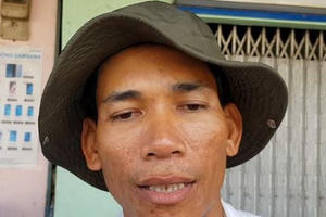 Sóc Trăng: Người đàn ông bán vé số dạo thi đỗ công chức