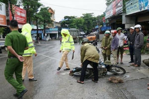 Thái Nguyên: Xe tải vượt trạm cân gây tai nạn 2 người nhập viện