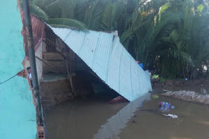 Sạt lở nghiêm trọng, 5 căn nhà bị nước cuốn trôi trong đêm