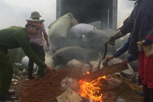 Bắc Giang: Tiêu hủy 700 kg phụ gia thực phẩm nhập lậu