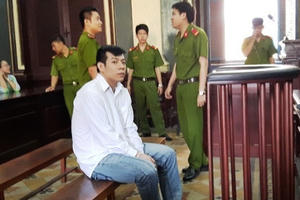 Án mạng tại quán karaoke: Trả hồ sơ để điều tra bổ sung vì bỏ lọt tội phạm Án mạng tại quán karaoke: Trả hồ sơ để điều tra bổ sung vì bỏ lọt tội phạm