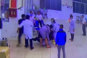 Lâm Đồng: Làm rõ vụ 2 cha con đánh bảo vệ và điều dưỡng bệnh viện