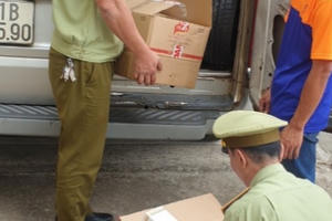 Đắk Lắk: Phát hiện xe khách vận chuyển gần 500 bao thuốc lá lậu