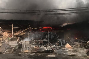 Hé lộ clip nghi vấn kẻ xấu châm lửa đốt chợ Còng