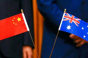 Làm căng với Australia: Trung Quốc tính “giết gà dọa khỉ”?