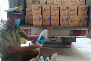 Hơn 1 nghìn can nước giặt nhãn hiệu FineLine, D-nee bị thu giữ tại Thái Nguyên