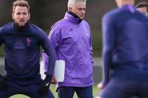 Mourinho tập luyện cùng Tottenham ngay sau khi được bổ nhiệm