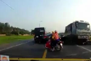 Clip “hung thần” chạy ngược chiều tông đôi nam nữ chết thảm
