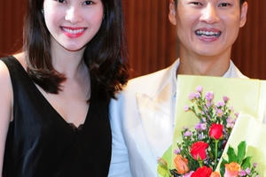 ĐứcTuấn và dàn nghệ sĩ hồi tưởng ký ức hào hùng của dân tộc bằng dự án "Bài ca không quên"