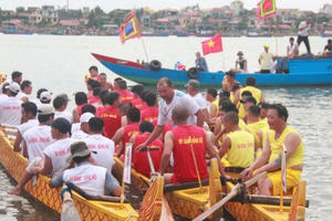 Rộn ràng với lễ hội đua thuyền truyền thống trên sông Nhật Lệ
