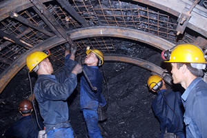 Múc than đi bán, Vinacomin bất ngờ giảm lãi Múc than đi bán, Vinacomin bất ngờ giảm lãi