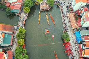 150 tay chèo đua tài trong hội bơi Đăm ở Hà Nội