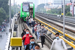 Diễn viên bất đắc dĩ trên tàu Cát Linh