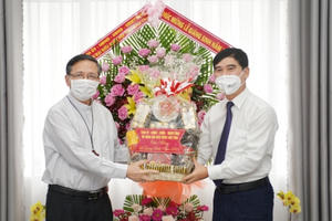 Lãnh đạo tỉnh Bình Thuận thăm, chúc mừng Tòa Giám mục Phan Thiết Nhân Lễ Giáng sinh