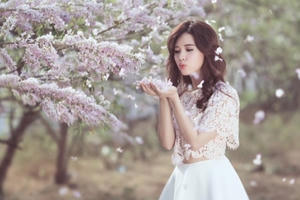 Đốn tim với những khoảnh khắc đẹp tựa công chúa của Midu