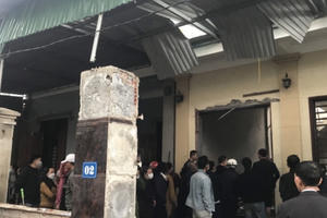 Nổ kinh hoàng tại TP Vinh, gia chủ nhập viện cấp cứu