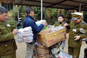 Cán bộ quản lý thị trường được phép khám người, phương tiện