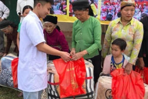 Chương trình “Ấm áp tình thương” của Trường Cao đẳng Y Dược Tuệ Tĩnh Hà Nội