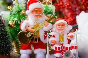 'Lóa mắt' vì đồ chơi giáng sinh phố Hàng Mã