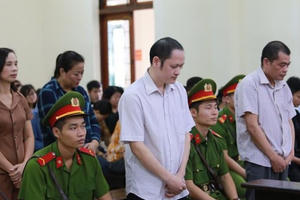 Vụ án gian lận thi cử ở Hà Giang: Kỷ luật vợ Chủ tịch tỉnh vì "nhờ vả" nâng điểm thi