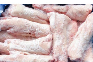 Quảng Ninh: Bắt giữ đối tượng vận chuyển 240kg chân giò lợn đông lạnh qua biên giới