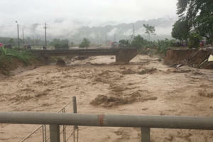 Chùm ảnh: Mưa lớn làm 11 người chết và mất tích, hàng chục ngôi nhà bị hư hỏng ở Sơn La