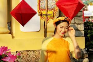 Ngọc Hân, Thanh Tú rạng rỡ trong đoàn lễ rước tôn vinh nghệ nhân, làng nghề