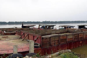 Khai thác cát trái phép trong đêm trên sông Thu Bồn