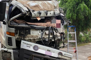 2 xe tải tông nhau trực diện, 1 tài xế tử vong tại chỗ