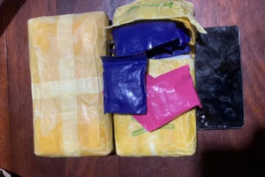 Đang đi giao “hàng” là 12.000 viên ma túy cho “khách” thì gặp công an