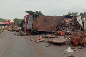 Phó Thủ tướng yêu cầu làm rõ trách nhiệm trong vụ va chạm nghiêm trọng xe biển số Lào Phó Thủ tướng yêu cầu làm rõ trách nhiệm trong vụ va chạm nghiêm trọng xe biển số Lào