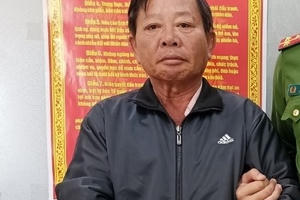 Khởi tố nghịch tử dùng đá ném mẹ già 77 tuổi tổn hại 32% sức khoẻ