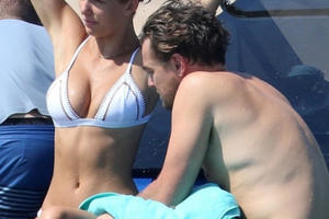 Bạn gái nóng bỏng kém 20 tuổi của những tài tử nổi tiếng