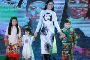 Ngọc Hân, Hoàng My, Tú Anh gây quỹ cho trẻ hở hàm ếch Ngọc Hân, Hoàng My, Tú Anh gây quỹ cho trẻ hở hàm ếch