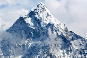 Đỉnh Everest thực sự cao bao nhiêu?