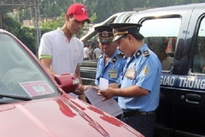 Hà Nội: Thu hồi hơn 636 phù hiệu xe ô tô trong tháng 9