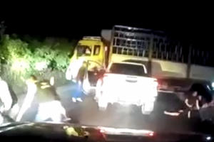 [Video]: Cảnh sát nổ súng vây bắt nghi phạm buôn ma túy như phim hành động