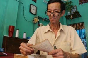 Người suốt 40 năm hành nghề “cứu sống” những cuốn sách cũ giữa lòng Sài Gòn Người suốt 40 năm hành nghề “cứu sống” những cuốn sách cũ giữa lòng Sài Gòn