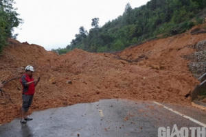 Đường Nha Trang - Đà Lạt bị ngăn cách do sạt lở